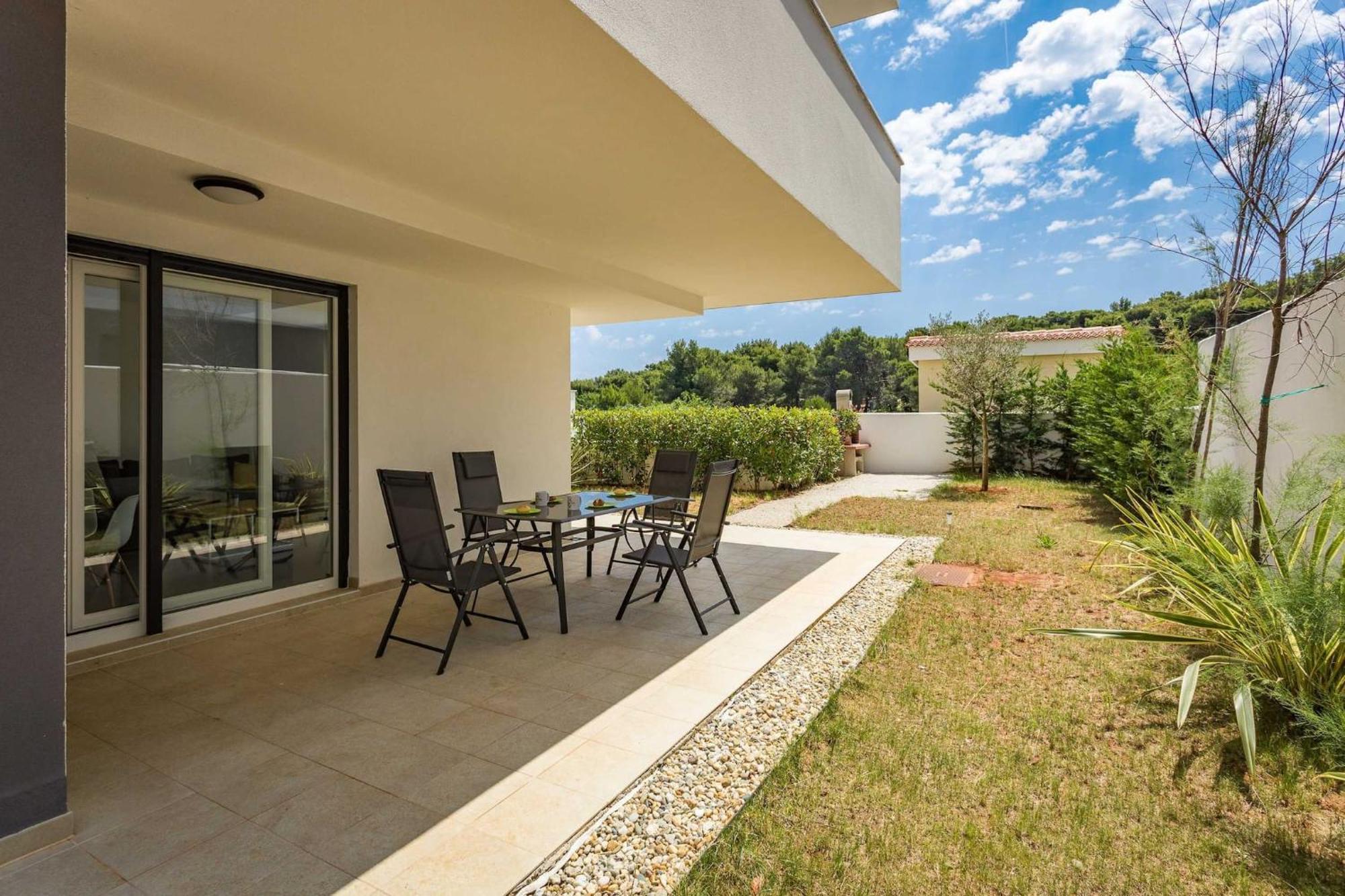 Apartments At Villa Frida Premantura Buitenkant foto